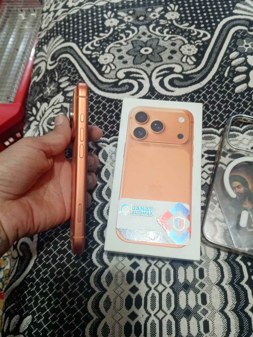 السلام عليكم اي فون 17 برو فقط شريحة وحده شرق اوسط ذاكره 256 مشحون 108 قبل شهر اخذته ع ايدي ويا كارتونه وكيبل اصلي للبيع السعر 1850 وبي شي قليل مجال  مكاني ديالى المقدادية رقم الهاتف ***********
