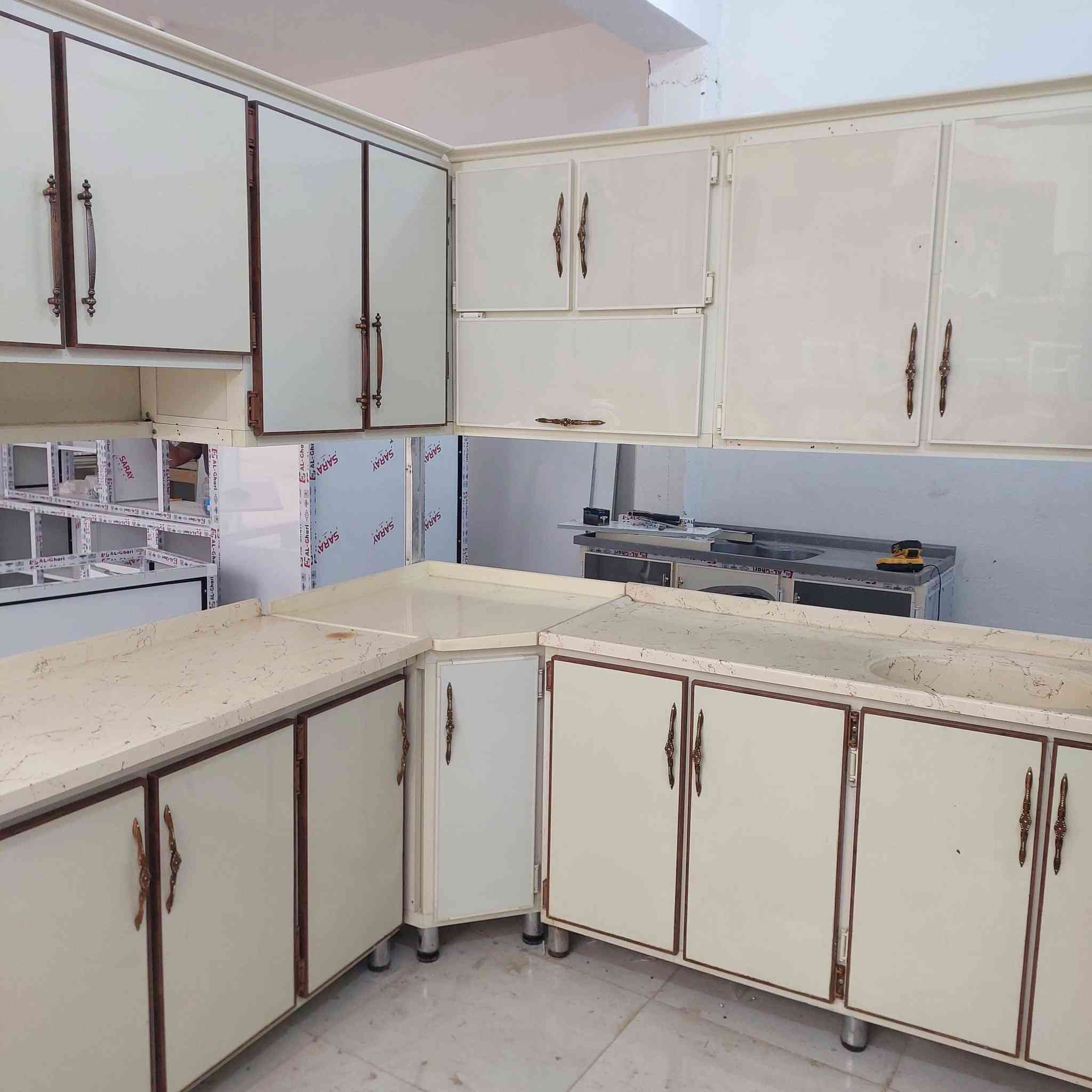 كاونتر تسكام مستعمل مرمر مبطن ٤امتار اونص ***********واتساب
