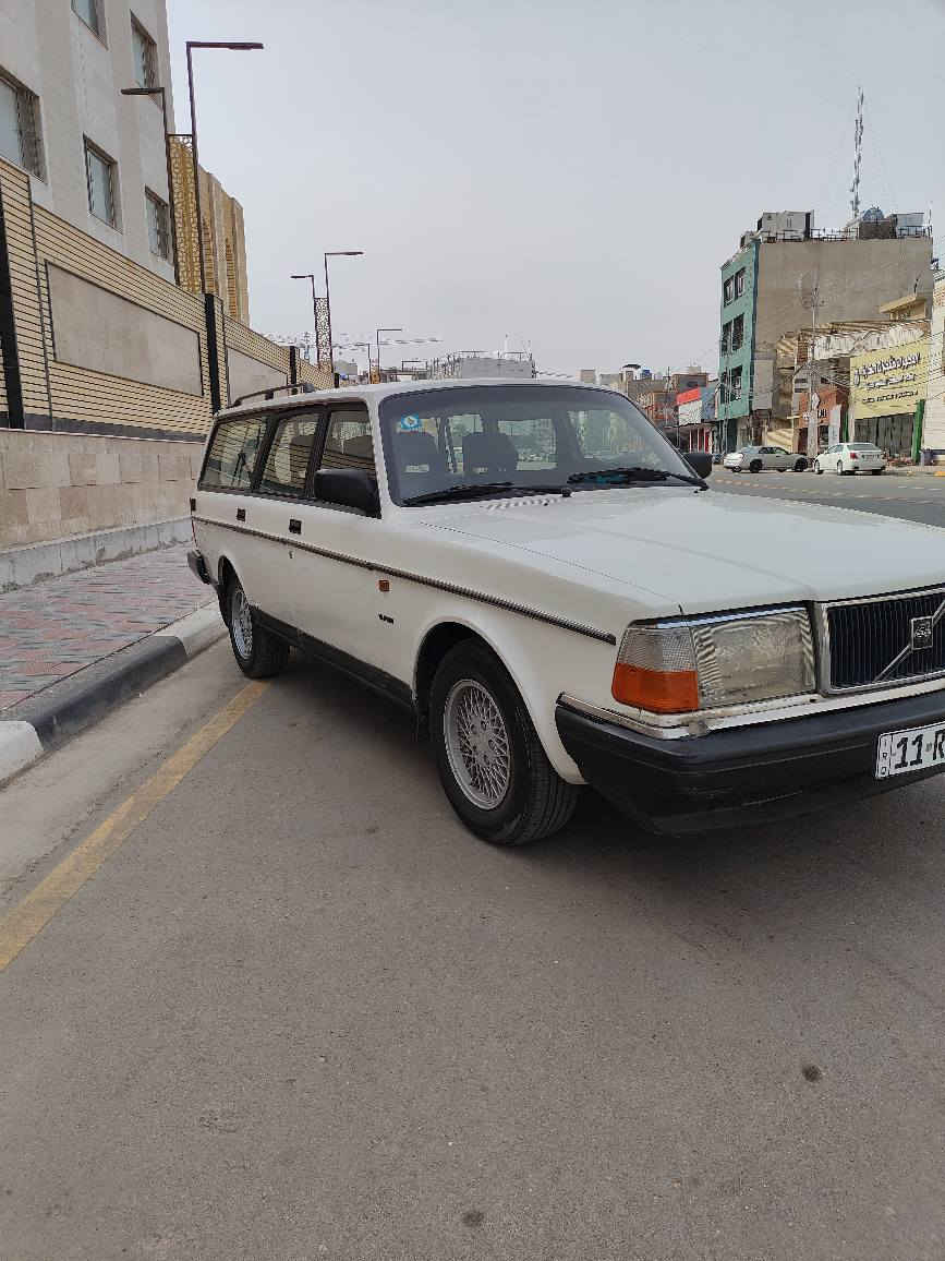 فولفو 240 موديل 1992
بدون صبغ السياره على وضع الشركه ما محور
نوزل
سنتر لوك
ويل كب
جام كهرباء
رقم بغداد باسمي
لابيها خياس ولا ضربه
السعر 65 ورقه و بيها مجال
اضافةً عندي وياها غراض للسياره 
مكان السياره كربلاء
ما متواجد على الفيس بوك
الي يحب يستفسر
***********
واتساب أو اتصال
