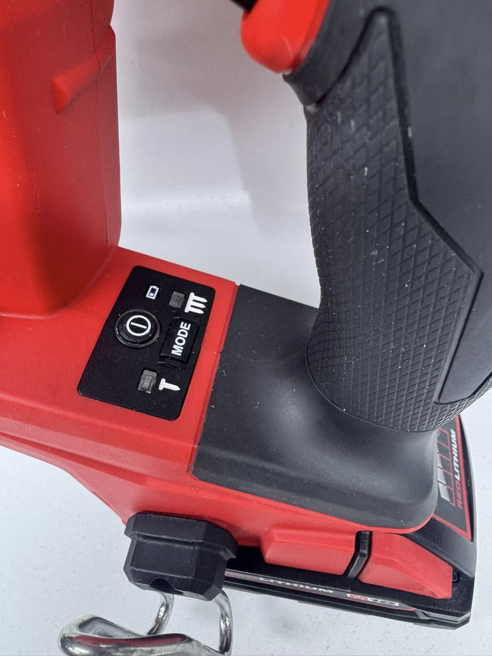 سلام عليكم اخوان
رمضان مبارك عليكم 
مسدس كلبس ملواكي فيول برشلز اصلي اخو الجديد كلش نضيف 
متوفر كامل وفارغ الشراي ايراسلني او يتصل 
توصيل متوفر 
***********📞 واتساب
