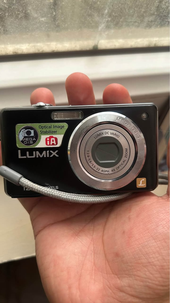 كاميرا لوميكس بحالة ممتازة جدًا مع شاحن بطاريات ورام 32 GB هدية 
توصيل جميع محافظات العراق 5 الف بغداد, العراق


**إذا كنت صاحب هذا الإعلان وتريد حذفه لأي سبب، رجاءا أرسل رسالة إلى الدعم الفني**