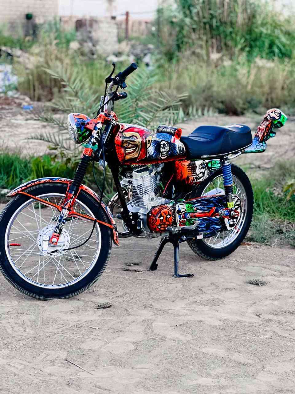 السلام عليكم دراجه للبيع كلها جديده واحله من البصوره ومشروطه اصولي ولحد يجي يطبق خاص مفتوح وليرد يتصل هاذه رقمي ***********
