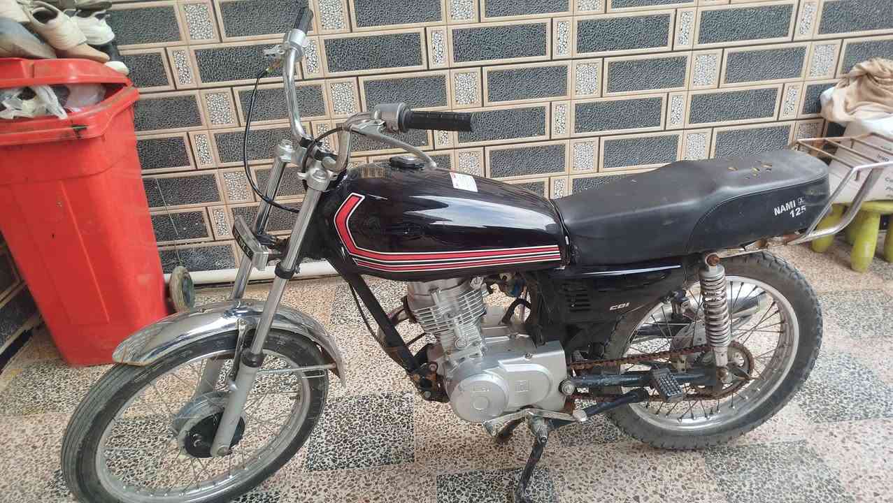 سلام عليك دراجه لبيع بدون مكينه ما مفتوحه شاصي بس مبدل بوش مال ماشه وكفاله عشارين لبكان عماره نهاوند. سعر  550 شراي يتصل ***********
