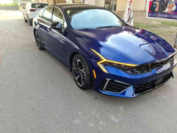 للبيع فقط كيا K5 GT-Line 2025 فول فول مواصفات للأخير اني مستورده ومصلحه على أيدي بدون رقم 
 • الموديل: 2025 الشكل الجديد 
 • الفئة: GT-Line فول بانوراما
 •  أوتوماتيك 8 سرعات
 • المحرك: 4 سلندر  سعة 2.5 
 • العداد: 9000 ميل 
 • شاشة لمس كبيرة متصلة الكترونية (قياس 10.25 )
 • نظام ملاحة GPS
 • نظام صوتي فاخر 
 •شاشة دشبول ديجتل إلكتروني 
 • بلوتوث + تايب سي + أبل كاربلاي + أندرويد أوتو لاسلكي بدون كيبل 
 • شحن لاسلكي للجوال
 • دخول وتشغيل ذكي (بصمة)
 • تشغيل عن بعد
 • مقاعد أمامية كهربائية
 • تسخين المقاعد
 • نظام تكييف مزدوج 
 • إضاءة داخلية LED
 • نظام اختيار وضعيات القيادة (Eco - Sport - Comfort وغيرها)
 • حساسات أمامية وخلفية 360 درجة
 • كاميرا خلفية عالية الدقة
 • أنوار أمامية LED بالكامل
 • أنوار نهارية DRL
 • أنوار خلفية لد متصلة 
 • مرايا كهربائية مع إشارات
 • زوائد رياضية GT-Line
 • نظام تنيبه السائق 
 • حساسات مطر وتحكم أوتوماتيكي بالمساحات
 • نظام إضاءة أمامية اوتماتيك
 • نظام مانع انغلاق المكابح (ABS)
 • نظام الثبات الإلكتروني (ESP)
 • نظام المساعدة في صعود المرتفعات
 • نظام مراقبة ضغط الإطارات (TPMS)
 • نظام تحذير التصادم الأمام
والكثير من المواصفات الاخرى 

السياره بدون رقم باسمي اني المستورد 
الحادث :_ تبديل جاملغ امامي ايمن والبنيد ونصبغن أو دعاميه لون بدون صبغ كل الاغراض اصليه بيه ايرباك ستيرن فقط
السعر :ـ 19500$ وبيه مجال للشراي
للتواصل: اتصال + واتساب ***********
