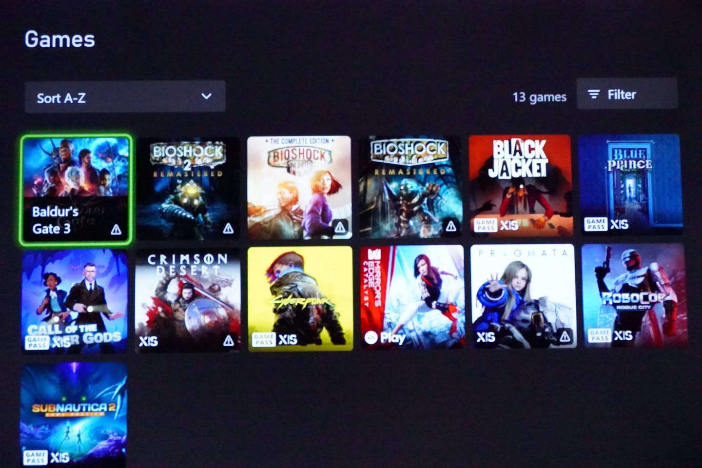 السلام عليكم شباب..
للبيع بكج Xbox Series X كامل ومجهز من كلشي، تاخذه وتكعد تلعب كبل بدون ما تصرف عليه دينار إضافي. البكج يتضمن:
​🎮 جهاز اكسبوكس سيريس اكس (نظيف جداً ومثل ما تشوفون بالصور).
🎮 يدات تحكم عدد 2 (وحدة سودة أصلية والثانية بيضة).
🔋 شاحنة بطاريات مال يدات (حتى تخلص من دوخة الباتريات العادية وتصرف).
🌐 حساب كيم باس (Game Pass) شغال بي أكثر من شهر.
👤 حسابي الأساسي.
👾 حسابات مشتركة مشتريها من متجر حسين عيسى، مليانة ألعاب دسمة (Cyberpunk، Elden Ring، Resident Evil Village، Baldur's Gate 3، وغيرها كومة ألعاب.. تكدرون تشوفون المكتبة بالصور المرفقة).
⚡ جهاز يو بي اس (UPS 1500VA): (للامانة شباب، الباتري مالته حالياً مو تمام، يمشيك تقريباً دقيقة وحدة بعد ما تطفا الكهرباء، بس حتى تلحك تطفي الاكسبوكس بأمان).
​💰 السعر: 650 ألف دينار عراقي (قفل غير قابل للتفاوض، رجاءً بدون إحراج السعر كلش مناسب ويه كل هاي الملحقات والألعاب).
📍 المكان: بغداد.
​📞 للتواصل: *********** (اتصال أو واتساب).
