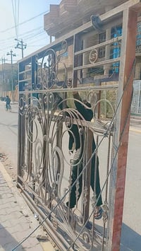 شباب يوجد شباك للبيع جديد طول 2ونص وعرض 2ونص تسكام هاتف 07808056140