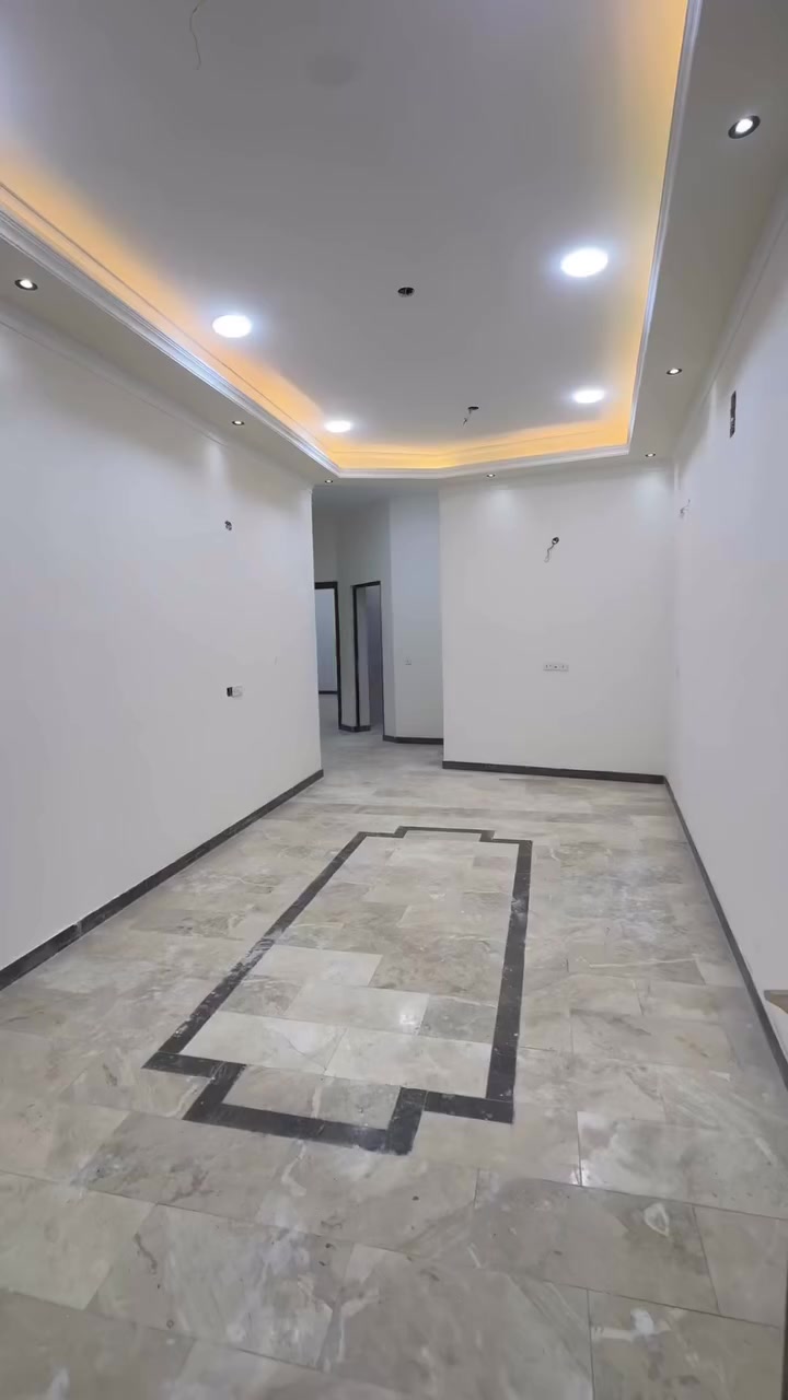 السلام عليكم شقق سكنيه ومكاتب للإيجار عنوانها كراده ساحه الواثق بناء حديث غير مسكون للستفسار تصال على رقم *********** او مراسله الصفحه
