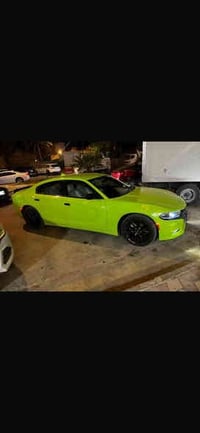 شارجر 2023 وارد أمريكي بيها الباب الخلفي صبغ وباب الصدر مبدل نفس اللون...