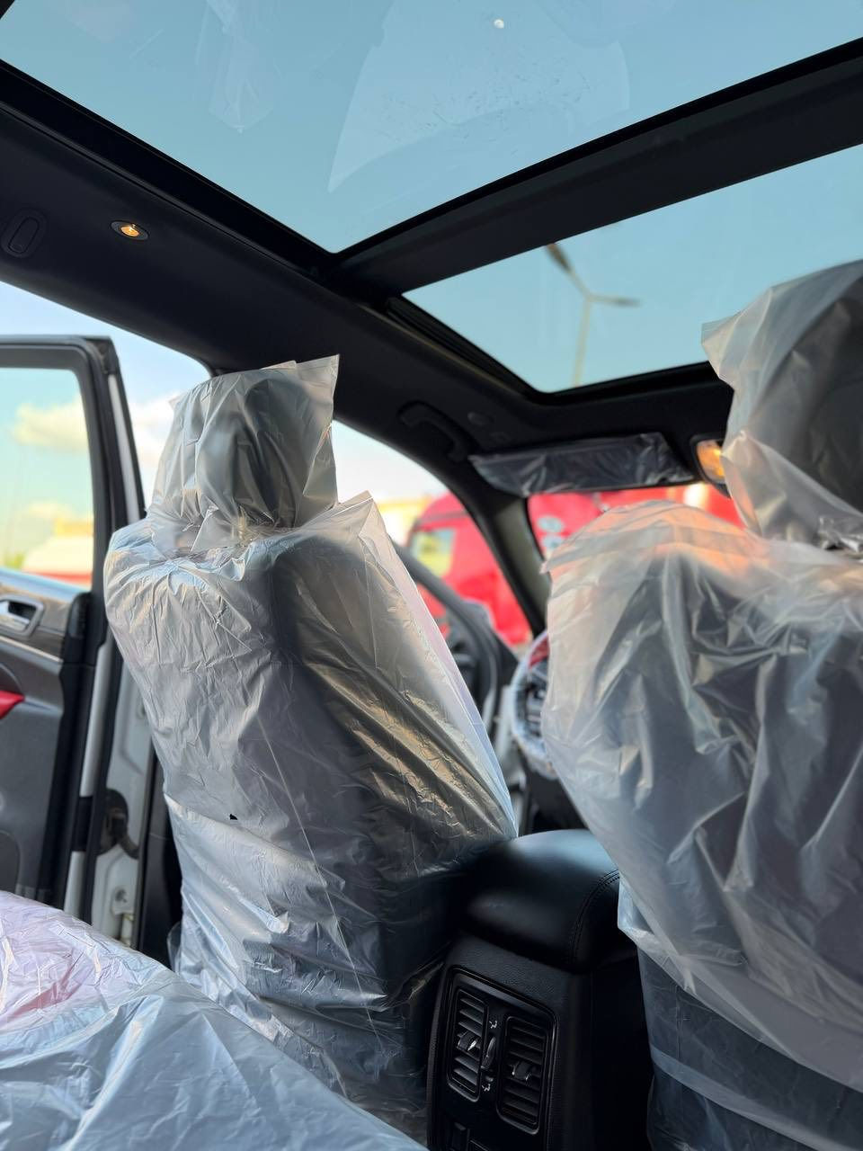 السلام عليكم
‏JEEP GRAND CHEROKEE 2020S
عدد المسافات 
(٤٦) الف ك 
جيب فئة:    S
موديل:     2020
مكينة:     V6 3.6

خليجي مكفول (وكالة هارلم) رقم اربيل ✅

المواصفــات 

بانورامـــا
رادار جانبـي نقطة عميـاء رادار خلفـي
كشنات جلد 
ستيرن هيتـر + كهرباء
نظام توقف اوتـو ستوب
حساسـات امامي خلفي
صندوك كهربائـي
سماعات سستم صـوت

بصمة و تشغيل عن بعـد
كيج الكترونـي
نظام متعدد اوتو للطرق
مري قلاب وشفط

العنوان بغداد البياع حي العلام
للاستفسار: ***********
اتصال او واتساب
