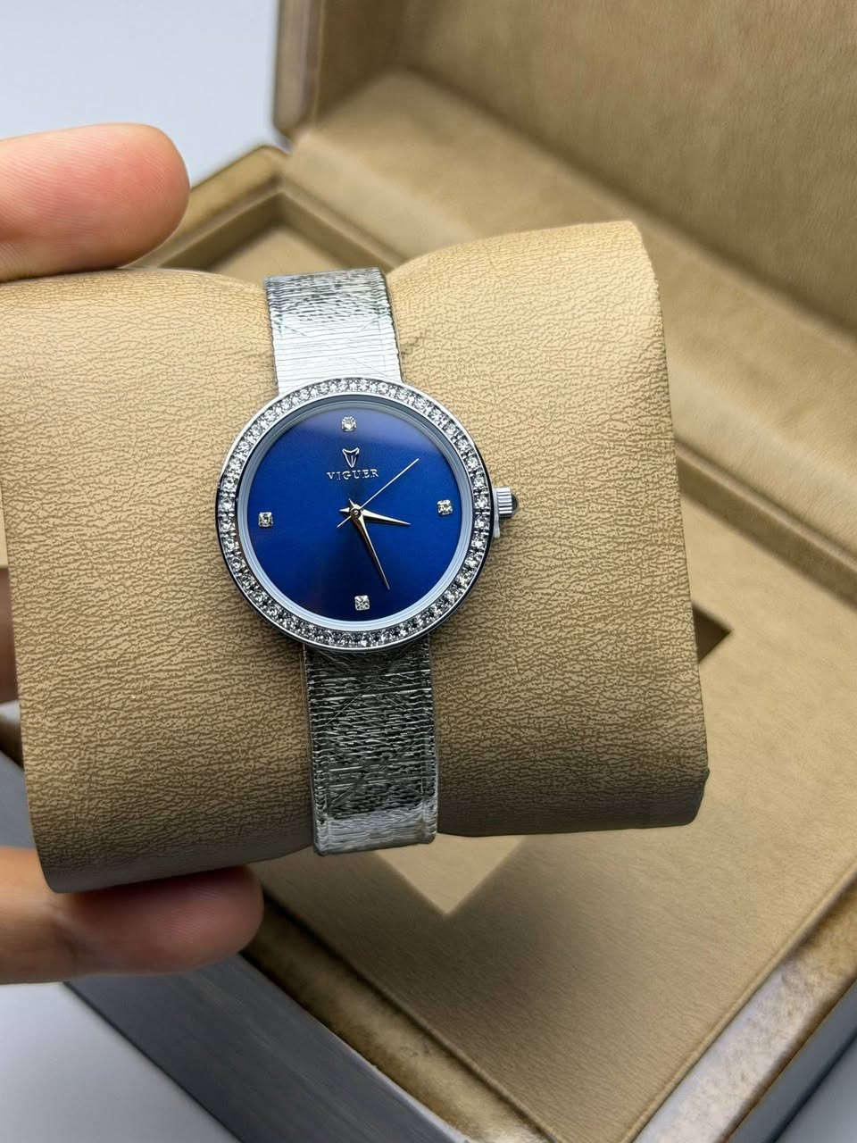 VIGUER نسائي
اصلي كاملة المرفقات 
 ضمان سنة
 دزاين مميز 
ستانلس ستيل 
مقاومة للماء

25 الف على اول تم


**إذا كنت صاحب هذا الإعلان وتريد حذفه لأي سبب، رجاءا أرسل رسالة إلى الدعم الفني**