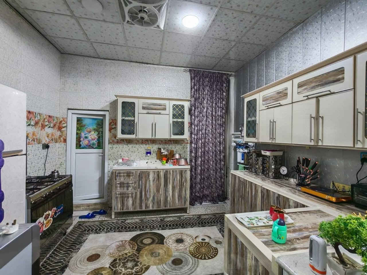 السلام عليكم من رخصت أخوية الأدمن عندي ٨٠م واجة ٤م نزال ٢٠م بيت جديد بلقاهرة الثانية ٣طوابق بي طرمة صالة مطبخ خدمات حولي وغرفة نوم منور طابق الثاني ٢نوم وخدمات طابق الثالث بيتونة وسطح البيت بناء ٢٠١٧ بيت جديد عرض الشارع ١٢م ماعدا الرصيف قريب ثانوية الرافدين سعرة مناسب أستفسار على رقم ***********
