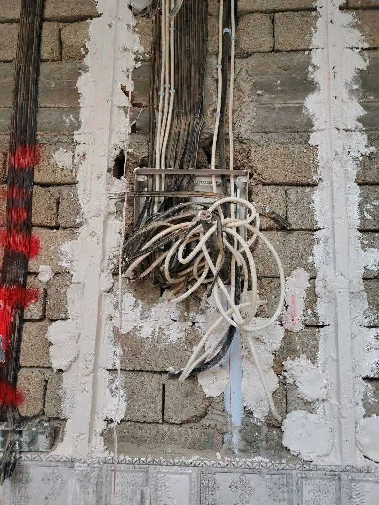 كادر لبخ جص من الموصل شغل درجه اولى شرط تاخذ الحايط جام وشغل حسب الطلب شغلي منذ 4 سنوات بلبيجي وناحيه الحجاج  كادر مكون من 10 اشخاص البيت مايطول 3 ايام ومن الله التوفيق الشغله جاهز ومن يرغب بلعمل ينتصل ع ارقم ***********/‏‪‪0773 595 5399‬‬‏
