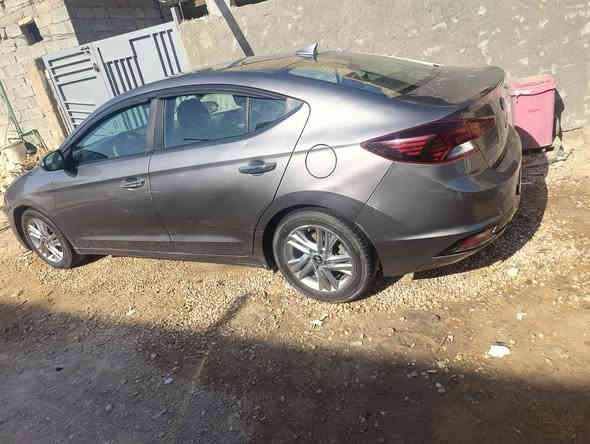 السلام عليكم
سياره الانترا أمريكي 2020 بيه باب وجملغ مبدل 
سياره كاملة مكمله محرك 2000دوش للاستفسار ***********
