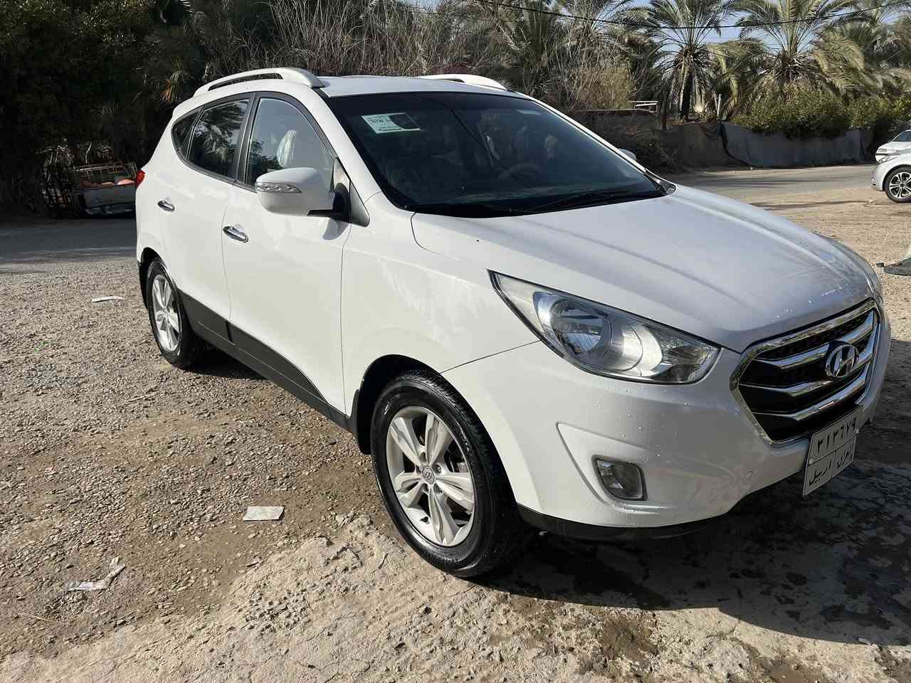 توكسان موديل 2013 خليجي بيها باب السائق والباب الخلفي  صبغ فقط بدون داخل السيارة جاهزة من كلشي كير محرك حدادية تبريد 
مكانها النجف /الكوفة
*********** اتصل وبخدمتك
السيارة معروضة 135وبيها مجال
