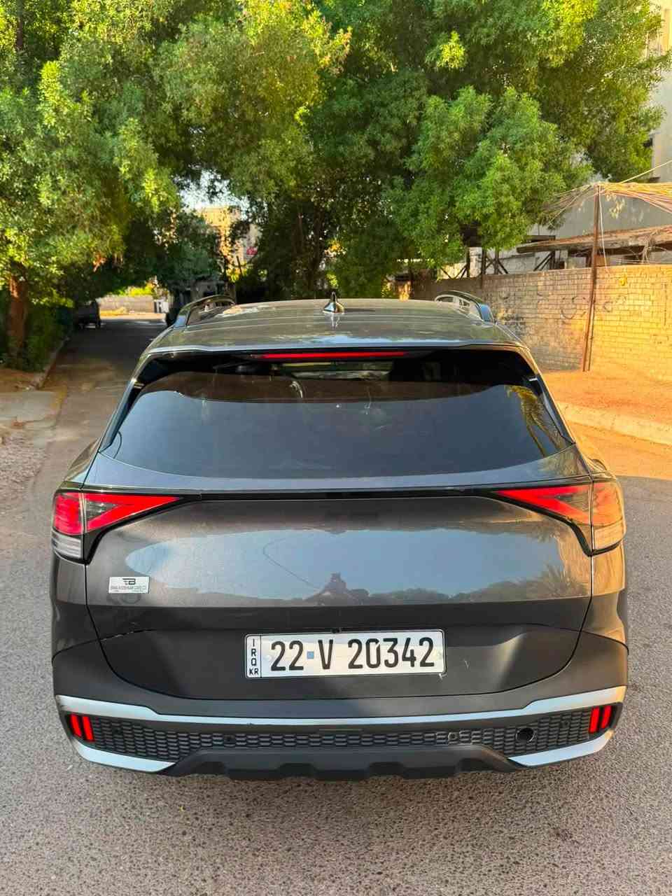 السلام عليكم
سبورتج 2024 امريكي فول مواصفات 
شاشة جبيرة وتحكم بالستيرن جهتين 
 كشنات جلد مع تدفئه بالمقاعد 
رادار وقوف خلفي وامامي 
رادار تحذير خلفي وامامي 
اوتو هولد 
سايد بريك دكمة كهرباء 
كاميرا خلفية 
صندوق كهربائي 
بصمه تشغيل وتشغيل عن بعد
مقاعد تحكم كهرباء
6 ايرباك سليم 
ابل كاربلاي واندرويد اوتو 
4 وضعيات قيادة
قطعتين تبريد 
فتحه سقف على طول السيارة 
رقم اربيل الجديد هزة جديدة 
سنوية لل 2030
السيارة ماشية 44،500km

السيارة ضررها قبق جنطة فقط يعني قطعه وحده صبغ 
وبيها اقل الشبر صبغ بالمثلث مال الجاملغ الايمن جهة الراكب غير هذني مابيها اي شي السيارة خير من الله 
كير ومحرك سليم نظيف جداً
السيارة معروضة ب 185$ وبيها مجال 
مكانها بغداد صليخ 
للاستفسار الاتصال على 
***********
