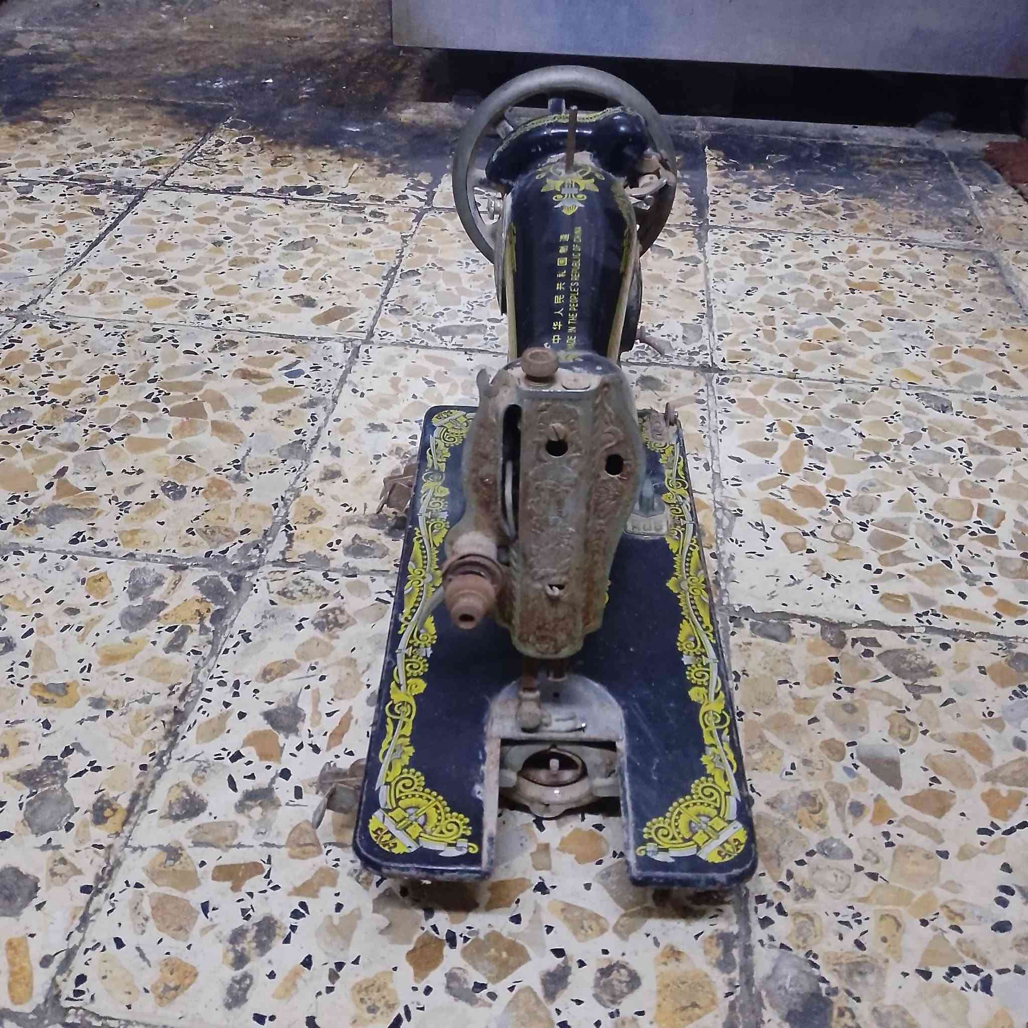 مكينه مال خيطه خيرمن الله سعره25 الف بيه مجال*********** مكان حسينيه بغداد
