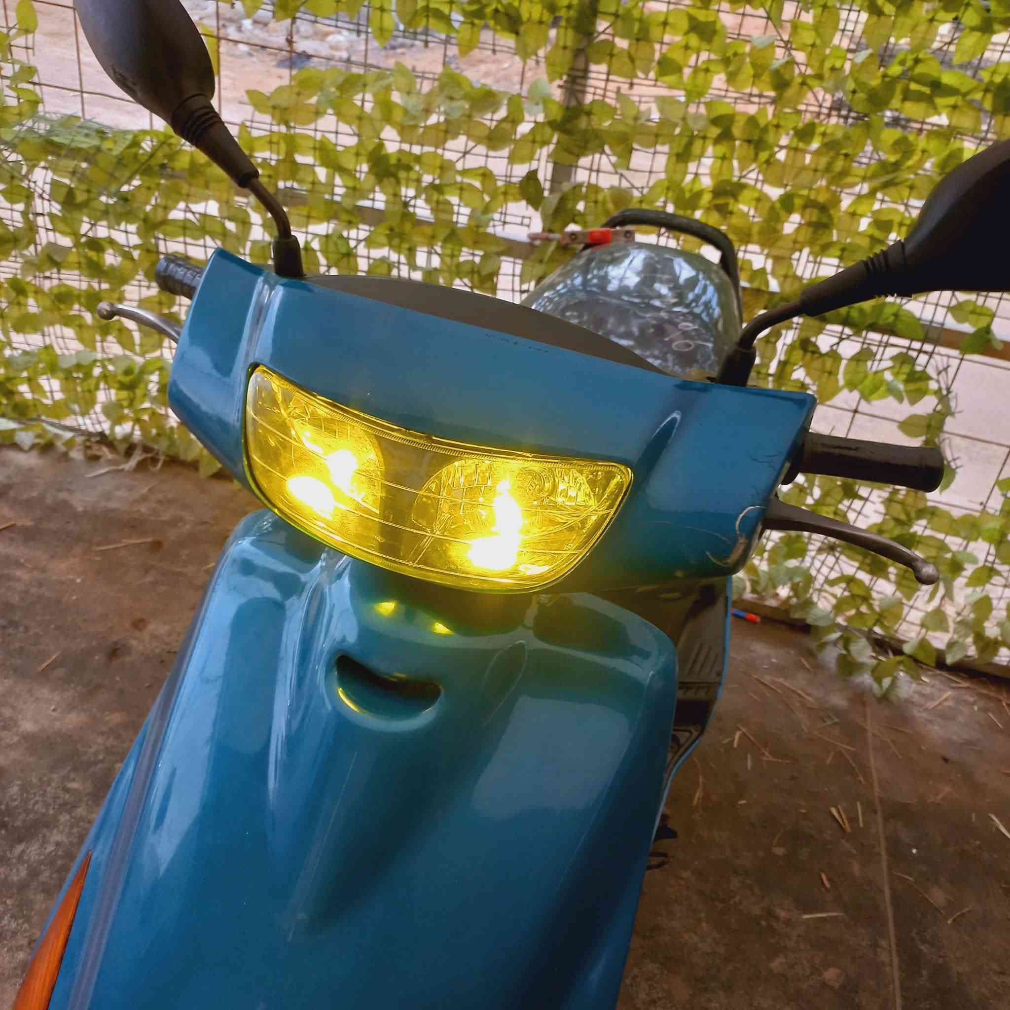 فراشة جديدة بالكارتون سعر 550 الف قفل اخوان الدراجة مابيها نقص ومامفتوحة سعر 550 قفل
مكلف بالنشر هذا رقم صاحب الدراجة ***********
