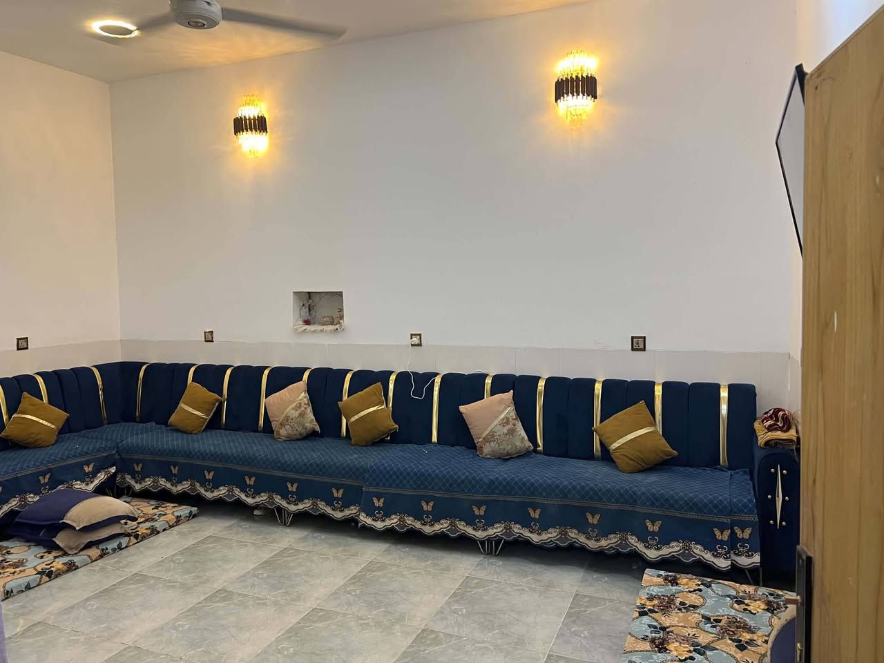 🕋 السلام عليكم 🕋
@الجميع

🏠للبيع بيت مساحته ١٦٠ م طابق واحد الفلوجه 

📍حي جبيل قرب الجسر الثالث
📍 طابو زراعي سند 25 

📍 يبعد عن شارع ٤٠ الترابي ٥٠ م تقريبا 

📍 يحتوي على 

🟩غرفة نوم واحدة 

🟥صاله 

🟩 استقبال 

🟥 مطبخ منور 

🟩صحيات كراج 

📍السعر ٦٠ قابل للتفاوض


**إذا كنت صاحب هذا الإعلان وتريد حذفه لأي سبب، رجاءا أرسل رسالة إلى الدعم الفني**