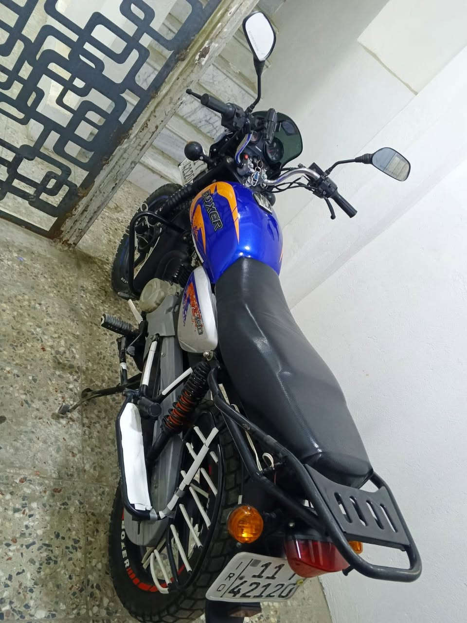 السلام عليكم دراجه بوكسر موديل ٢٠٢٣دخول ٢٠٢٤ كفاله من كلشي جيب فيتر وافحص رقم بغداد بسمي السعر ٢٧٠٠وبيه مجال قليل ***********
