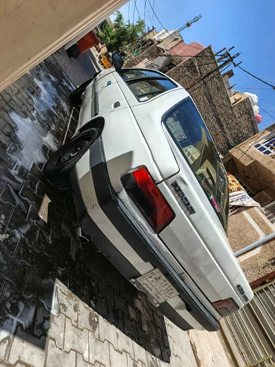 سلام عليكم بيجو للبيع سياره حلوه ونضيفه ومابيه نقص اي كير مكينه تبريد صدر تخم تاير يعني سياره جاهزه 2010 تحويل ثاني يوم بيه جاملغ الخلفي مصبوغ بيه هيج مكانان صغار صبغ يمكن مكانين للبيع السياره السعر 40وبيه مجال حك الجيه تجي تشوفه وبخدمتك مكاني الشعب حي اور ***********
