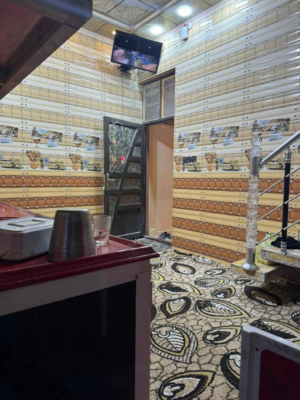 3.🏠 بيت 100متر للبيع طابق واحد ب الحولي حرف Tشارع15 قرب شارع جامعة الكفيل منطقه 63.
🟤الاساس صب والسقف صب كاشي وسيراميك وسقوف ثانوية. 

🟣يحتوي ع غرفة وصالة ومطبخ واستقبال وصحيات. 

للأستفسار ع هذا الرقم *********** واتساب.
