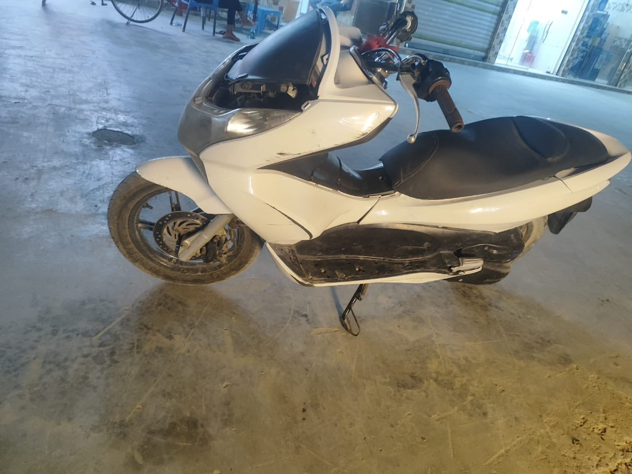 وعليكم 
بي سي اكس جيل اول للبيع الدراجه فقط الكفرات تعبانه الباقي خير من الله السعر مليون  مكان بغداد الرشاد  ***********
