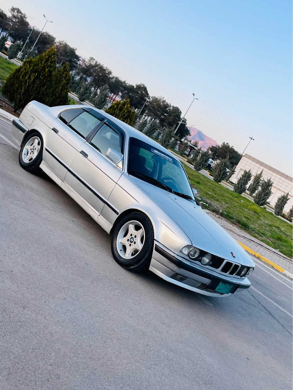 بیئیم مۆدیل ۱۹۹۱  سەنەوی عەسڵی بە شەرتی ئەوەلیات و حاسیبە وەکالەشی لەگەل و واجیئەشی بۆ کراوە ٥۲٠ گێڕ عادییە سەیارەکە گێڕ و مەکینەی بە شەرت تەقەو ڕەقەی بە شەرت کارەبای هەموو گیانی بە شەرت ماڵی دۆستە و بێ مەسرەفە لە سلیمانیم سیعری تەنها ۲٤ گەلا 
٠۷۷٠۲۲٦۸٤۸۹__٠۷٥٠۱٤۸۸٤٠۸ السليمانية, العراق
