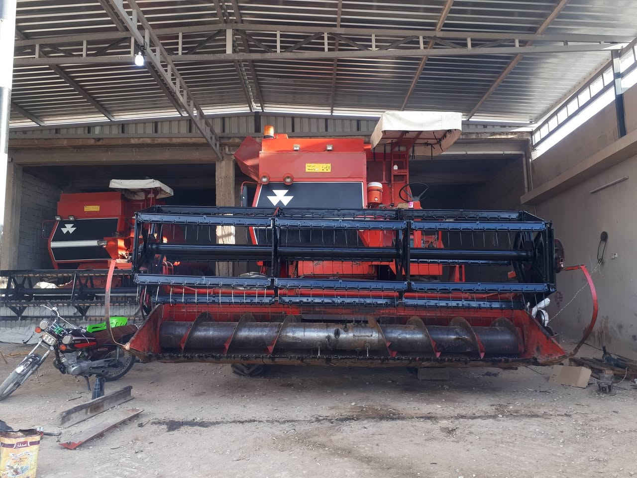 السلام عليكم حاصده فوركسن موديل 1991 رقم واسط انكليزي سنويه بسمي مشروع وطني جاهزه للحصاد مابيها نقص محرك كير شرط معمل جاهز ***********
