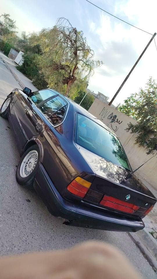 السلام عليكم للبيع او مراوس  بي ام
 فقط مصبوغه علا وضع الشركه باقيه  موديل 1991 شرط تحويل والوكاله اصل 520 محرك 528 لاصرف لابخار  *********** السعر 45 بي مجال كركوك, العراق
