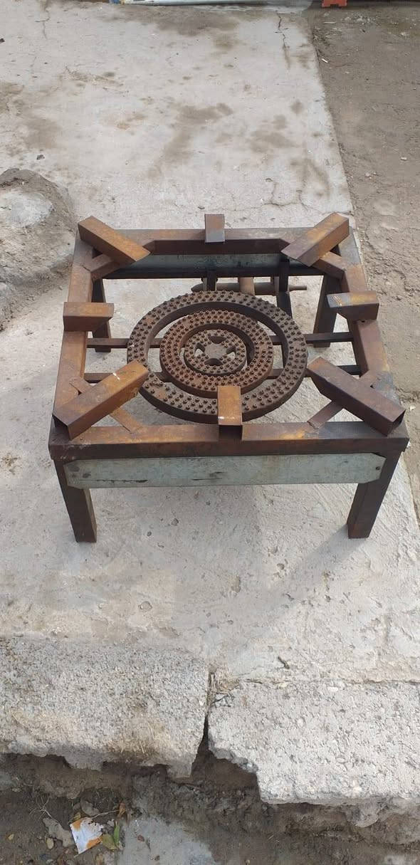 طباخ نضيف وشغال بس مضموم ممستخدمه قليل للبيع الطباخ عملاق ويفيد للمناسبات اللي يريده ***********
