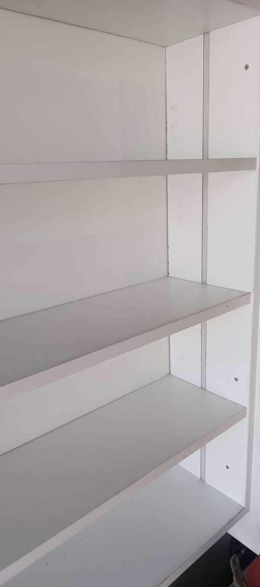 للبيع جديدة بيها انارة بالصفحه خشب قوي  مثل ماموضح بالصورة عرض ٩٠ طول ٩٠ 
سعرها ٧٥ الف مكاني بغداد ابو دشير شارع الضغط 
***********
