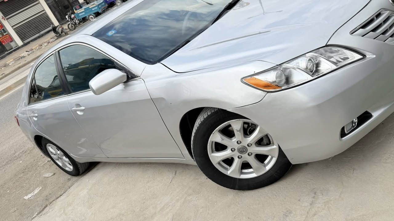 كامري ٢٠٠٩ رقم بغداد بسمي
سنويه ٢٨
رقم انكليزي الجديد
كير ومكينه وحداديه
تبريد مجموعه كامله قبل اسبوع بدلت الها جديده ماشيه ١٤٠ 
موصفات فول عدا الفتحه 
مصبوغه احزام اثر جراد 
قبل اسبوع طلعتها بعدها ما مبولشه سياره 
سياره جديده وبلخير عل ياخذها مكانها بابل ورديه خارج  سعرها ٩٧ وبيها مجال بسيط غير متواجد بلفيس اتصال ***********
