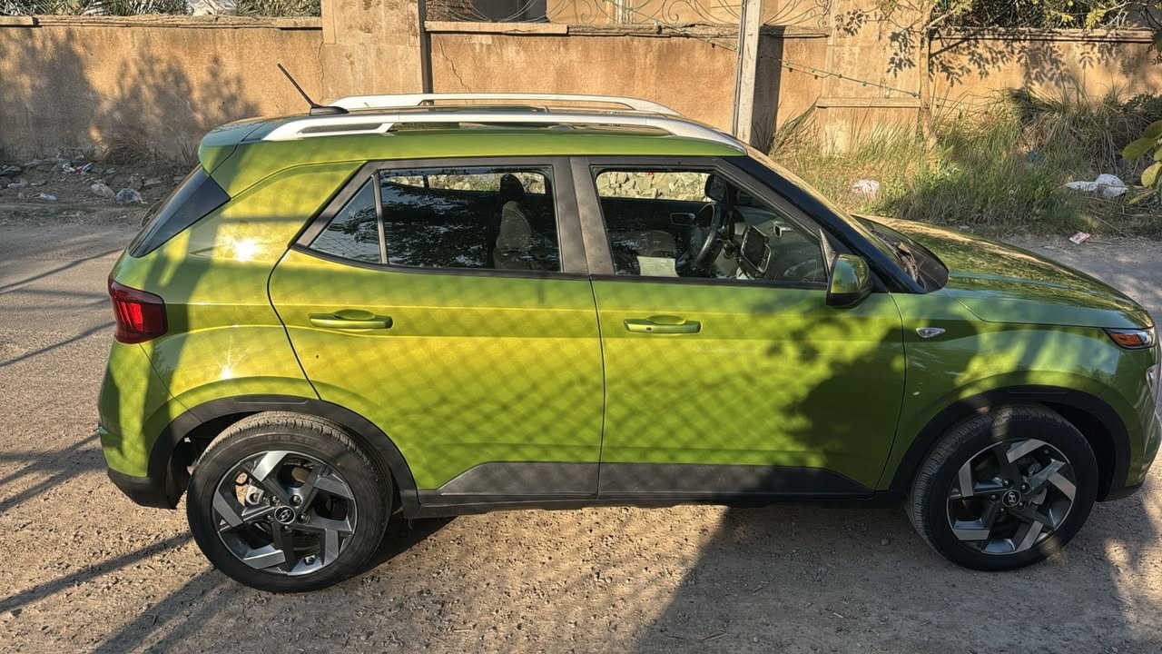 سلام عليكم فينو موديل ٢٤ فول موصفات حادثه مثل ما موضع بل صوره ماشيه ٩٠٠٠ ميل سعره ١٢٠ وبيه مجال بسيط رقم تليفون ***********مكان سياره بغداد
