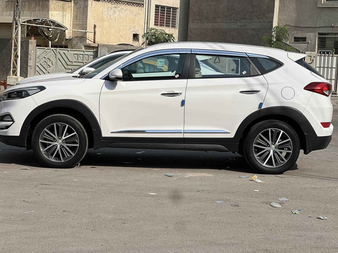 سلام عليكم توسان 2016 خليجي مكفوله من لصبغ لسونر مرفق بل صوره مري شفط تبريد قطعتين محررك 2000 دوش تخم تايرات جديده سعرهه ١٧٣ وبيه مجال قليل مكان بغداد  حي لقاهره.  ***********
