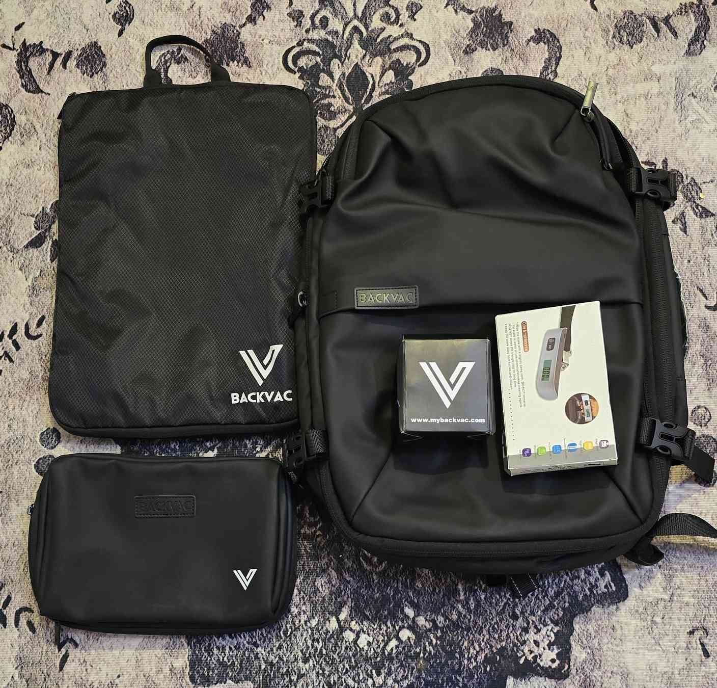 بكج جنطة سفر ماركة اصلية
تعد هذه المجموعة حقيبة ظهر BackVac السوداء المصممة للسفر مع ملحقاتها ، والتي تتميز بنظام تفريغ الهواء

للملابس

تتضمن المجموعة حقيبة ظهر رئيسية، وحقيبة أصغر (قد تكون حقيبة مستحضرات تجميل أو أدوات)، وحقيبة

لابتوب، ومضخة شفط هواء.

تتميز الحقائب بأنها مقاومة للماء وتوفر مساحة تخزين ذكية

ومنظمة الرحلات السفر
مزااااااااااد


**إذا كنت صاحب هذا الإعلان وتريد حذفه لأي سبب، رجاءا أرسل رسالة إلى الدعم الفني**