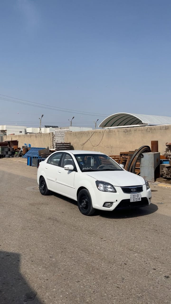 KIA Rio 
للبيع مديل :2012 
محرك : 1600 
محركه جديد تبريد كامله عله 24  حبايه 
حداديه جديده 
رقم اربيل الجديد باسمي 
هزه جديده 2030
شاشه جبيره كامره خلفيه 
داش كام اصلي 
اشاير بل المري 
تخم تاير جديد 
الساره مكفوله ما عده قطعتين بارد بارد 
شويه 
رقم الهاتف : ***********
