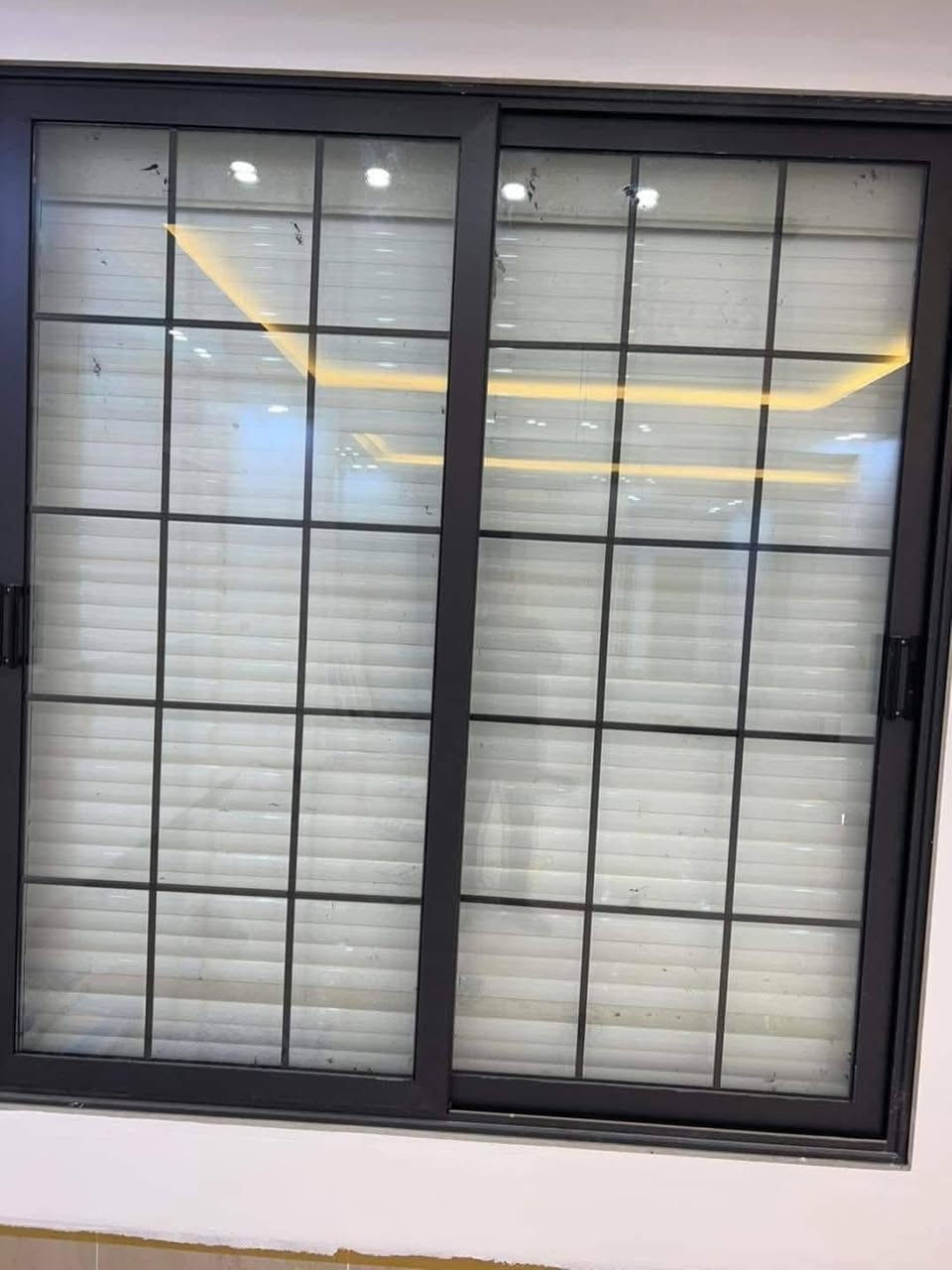 بيتك يستحق الأفضل.. والراحة تبدأ من شبابيك الألمنيوم! 🏠✨
هل تبحث عن عزل تام للصوت والحرارة مع مظهر عصري؟ نحن نوفر لك حلولاً متكاملة لتجهيز منزلك بأحدث تصاميم الألمنيوم:
• شبابيك سلايد : سلاسة في الحركة وتوفير للمساحة، مع زجاج عازل فائق الجودة.
• شبابيك مفصلي: إحكام غلق تام وعزل مائي وحراري بنسبة 100%.
• أبواب صحيات: تصاميم مقاومة للرطوبة والمياه، بألوان عصرية تناسب ديكور منزلك. 
للاستفسار مراسلة الصفحه 
او الاتصال على الارقام 
*********** 
 ***********
او زيارة معرضنا 
📍حله - قرب جسر الثوره - طريق بغداد - مقابل ابو مروه للسيراميك
