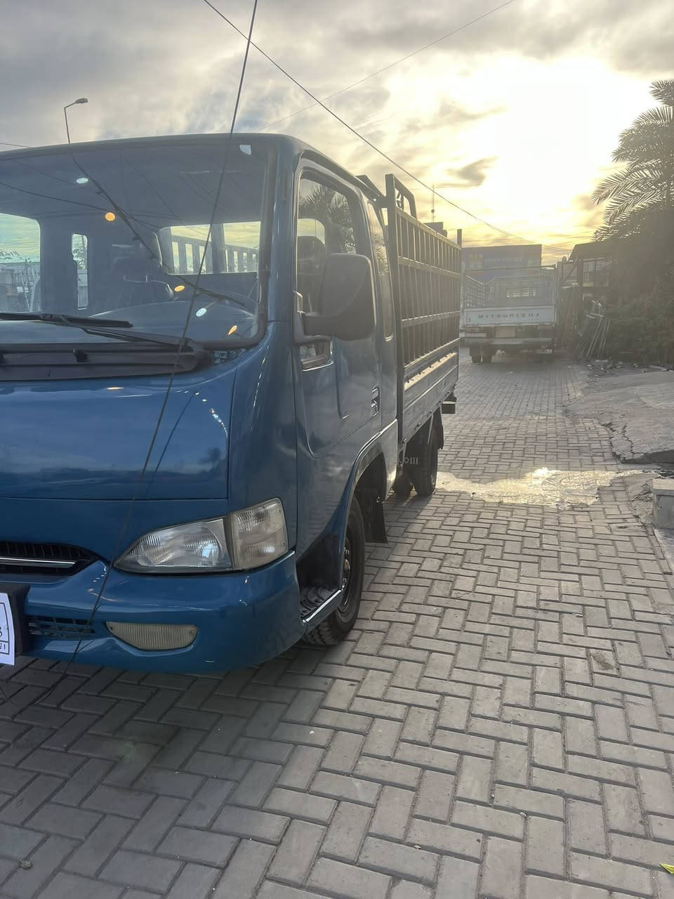 السلام عليكم كيا سامسونك موديل ٩٩ سياره جاهزه للشغل مكينه جديده وتخم تاير وحداديه ودوشمه سياره جاهزه للعمل السعر ٦٣ ورقه معامله المرور ماتدفع الف كلها مدفوعه الهاتف ***********
