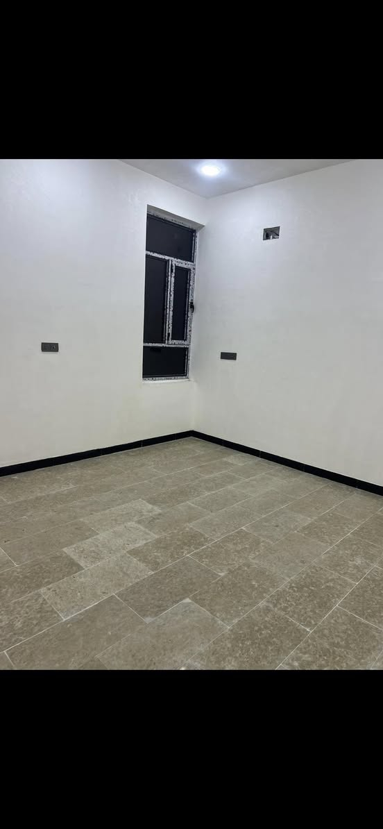 السلام عليكم 
بيت 🏡 للبيع مساحة ١٠٠ متر واجهة ٥ متر ونزال ٢٠ مدخلين 
حيّ الجهاد ديوان المخابرات بضهر شارع ٦٠ مباشرتا موقع ممتاز 
بناء حديث ومنفصل وليس مشترك  للاستفسار
***********
