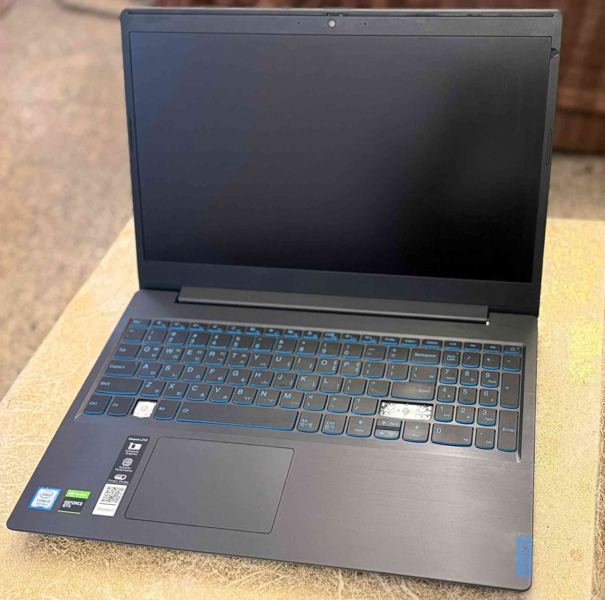 lenovo ideapad l340 15irh gaming
i5 9th H
Gtx 1650 4gb
512 ssd 
Ram 12 gb
السلام عليكم ورحمه الله وبركاته 
لابتوب مال باله ، المواصفات موضحة بالصور 
العيوب ، 
١ بيها خط بسيط جدا موضح بالصورة يبين على الشاشه السوداء 
٢ بيها ازرار ثنين ماموجودين 
٣ الشاحنة مالتها اصليه مال نفس الشركة لكن غير مطابقه بس تشحن طبيعي 
و الاخير ماعرف اذا عيب او لا بس جايه مابيها ولا برغي من الاسفل بالغلاف 😅 
للاستفسار يرجى مراسلة الصفحه


**إذا كنت صاحب هذا الإعلان وتريد حذفه لأي سبب، رجاءا أرسل رسالة إلى الدعم الفني**