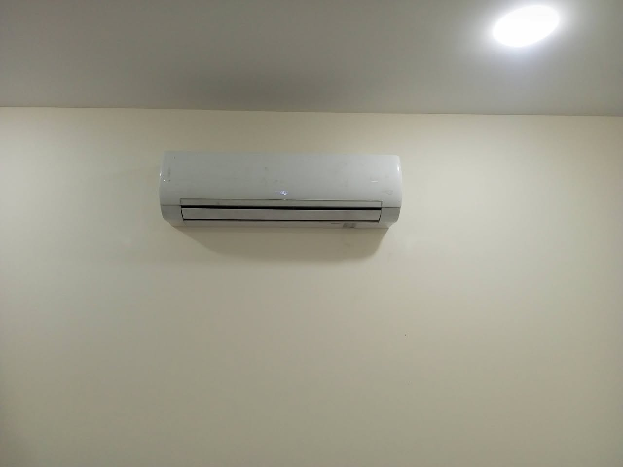 الورشه الهندسيه باداره مهندس علي صيانه موقعية نصب وصيانة السبالت الجدارية والكنتوريه والكونسلد والكاسيت وتصحيح كود الخطأ وشحن غاز
***********
*********** #للجميع
