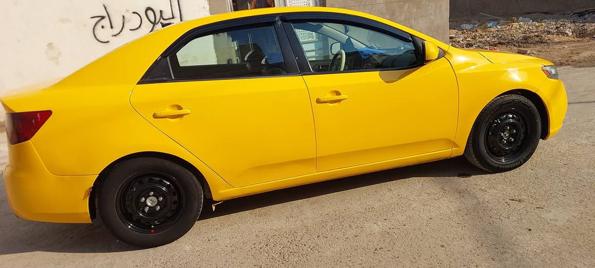 السلام عليكم سياره فورتي وارد امريكي موديل 11 الحادث جاملغ امامي مصفره هيئه وغرامه العنوان بغداد العبيدي حي الرئاسة السعر 92 وبيه مجال الرقم ***********
