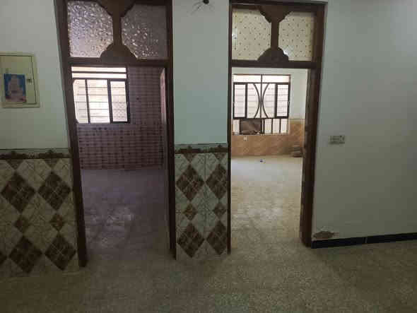 السلام عليكم بيت للبيع ١٨٠م الواجهه ٩والنزال ٢٠م يحتوي على 6غرف نوم واستقبال ومطبخ وصاله وگراج سياره  وسطحين  وبيتونه كبيره بيت جاهز للسكن  الأربع شوارع زراعي علي مكلف  للاستفسار الاتصال على الرقم ***********
