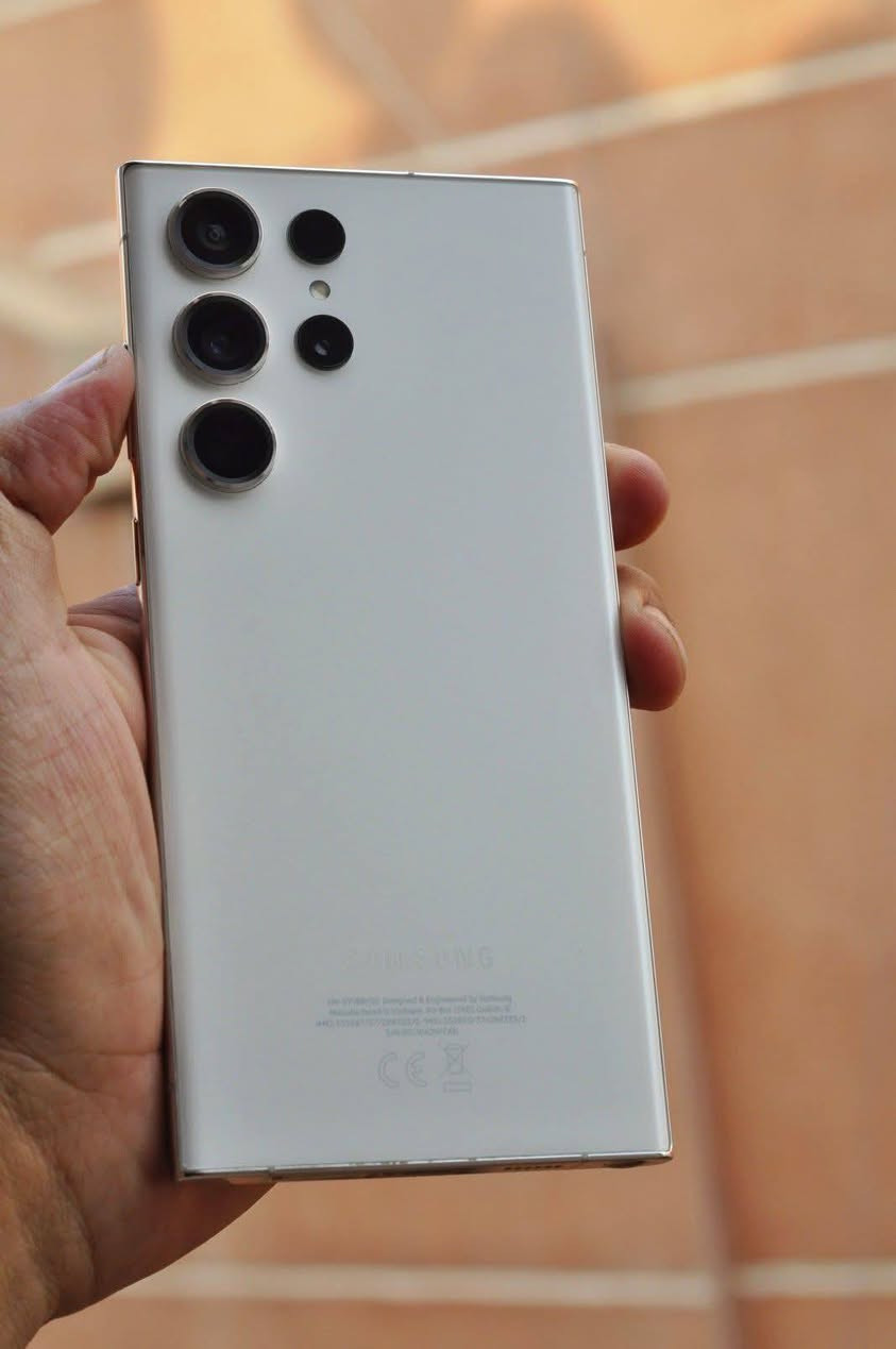 لون (ابيض)   S23Ultra
سلام عليكم ..اس 23 الترا

 ذاكرة  256 /12 داخلية 12 

كارتون ملحقاتة كاملة 

مواصفاتة معروفة ..

السعر (725) بي مجال بسيط حك الجية

***********
