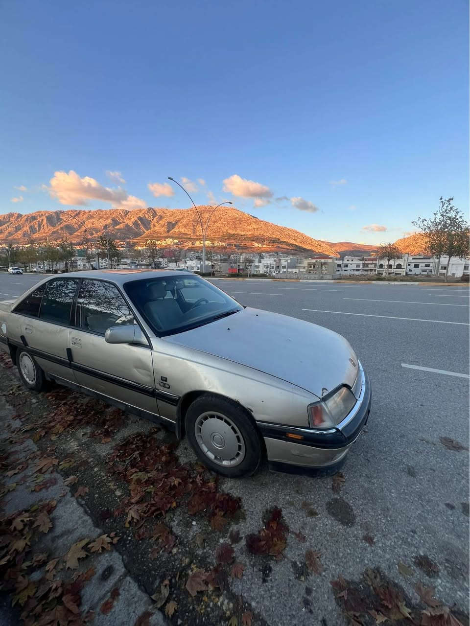 اوميكا موديل ٩٢ حجم ٢٠ 
كير عادي واربع جامات كهربائي
قوديك هم كهربائي 
مكانها دهوك داخل دهوك 
بدون دعم و بدون صبغ بدون ضربه
بيها شويه تكحيل 
تحويل وكاله بكيفك وباسمنا 
سعرها ٣٤ ورقه 
*********** بيها واتس دهوك, العراق
