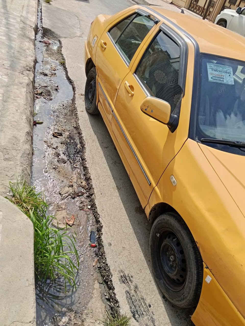 بالقسط..
السعر ٤١ قفل(٢٠ مقدمة وبالشهر ورقتين)كوين  موديل 2011 كابون بيه ورقي 
سنويته لي 29
صاحبه يحول ما يسوي وكاله 
هئيه عليها 70 الف 
غرامات صفر 
كير محرك شرط 
صبغ ما بيها
***********
