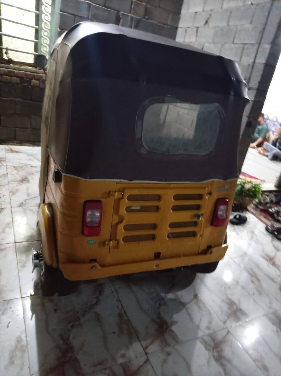 السلام عليكم اخوان تكتك موديل 19اوراق بغداد محرك 1 وعشرين شاديله جديده ونضيفه السعر 3ونص الشراي يدلل مجال قليل ***********
