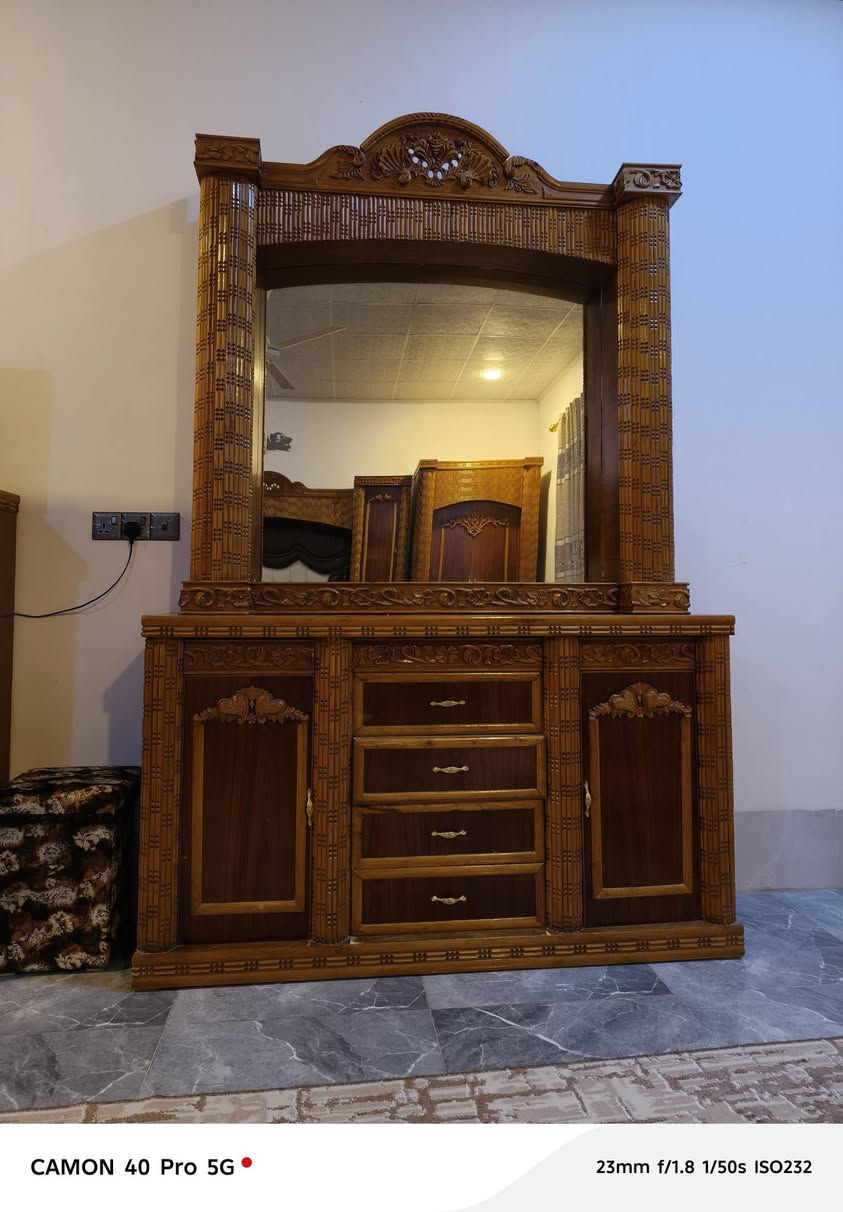 غرفة نوم للبيع 
رقم الهاتف ***********
