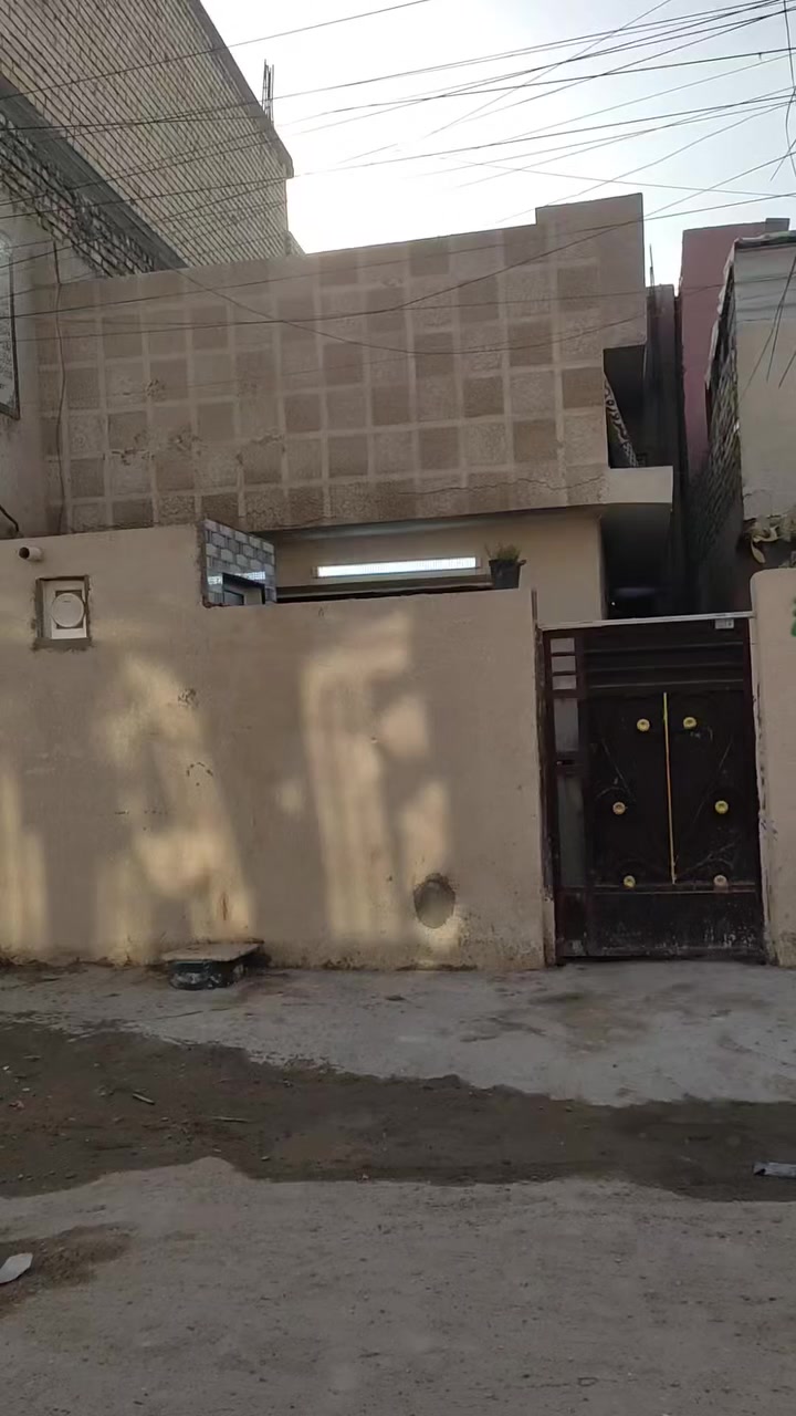 سلام عليكم دار للبيع المساحه 100متر الوجه 5 والنزال 20 
البناء طابق ونص 
الغزاليه شارع ضغط شارع دينار 
 الستفسار تصل عله رقم ***********
