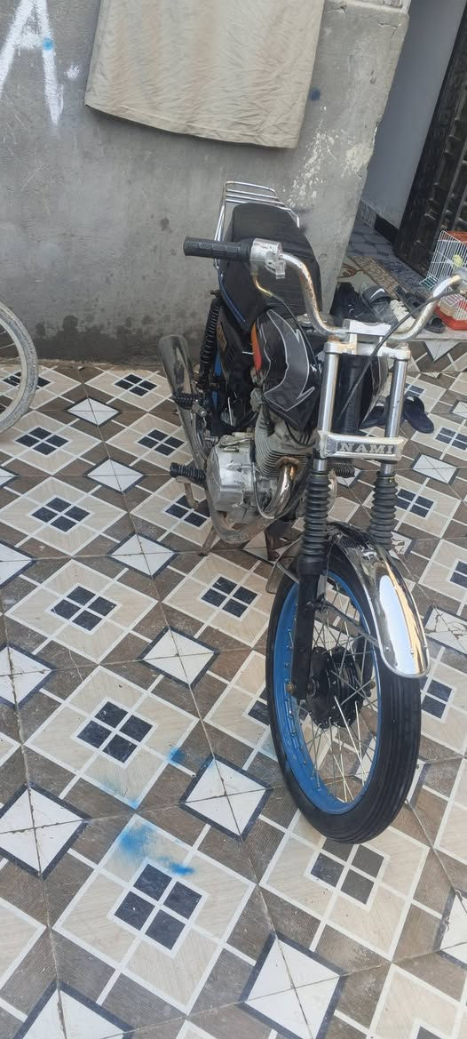 سلام عليكم شباب درجة رقم اسود لبيع السعر 550 وبيه مجال الطيبين البكان جزيره تواصلو على الرقم ***********
